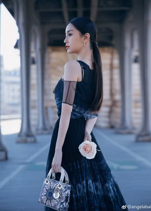 Hiện tại, bà xã của Huỳnh Hiểu Minh có lịch trình làm việc dày đặc.