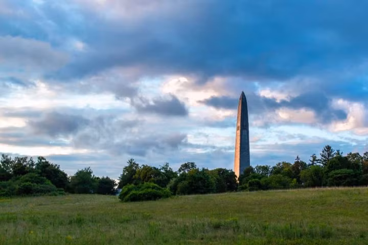 Tam giác Bennington nằm ở phía tây nam bang Vermont, Mỹ cũng là một địa điểm từng chứng kiến 5 người mất tích bí ẩn từ năm 1945 - 1950.