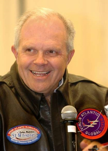 Năm 2007, nhà thám hiểm và cũng là một phi công nổi tiếng Steve Fossett đã điều khiển một máy bay cỡ nhỏ qua khu vực này trước khi biến mất không dấu vết. Phải mất tới 13 tháng sau, lực lượng cứu hộ mới tìm thấy xác máy bay và thi thể của Fossett.