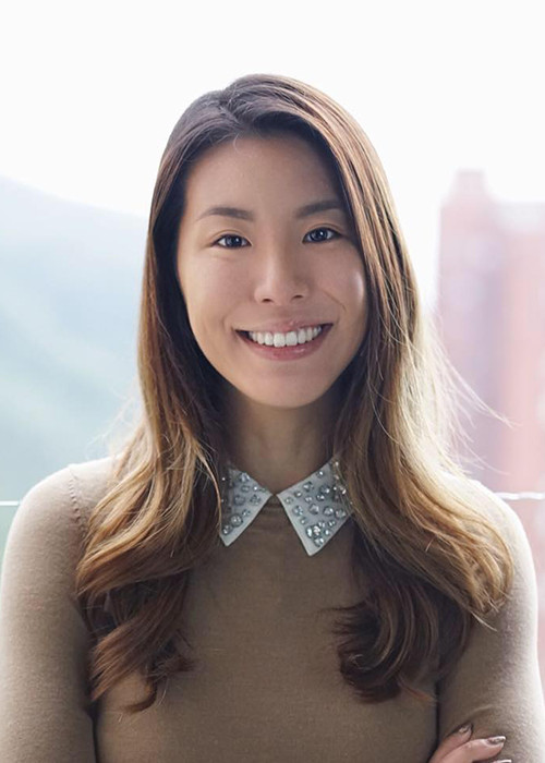 Người đẹp chia sẻ tại quê nhà, cô tích cực truyền kinh nghiệm vượt qua bệnh trầm cảm với tư cách là một nhà tâm lý học.