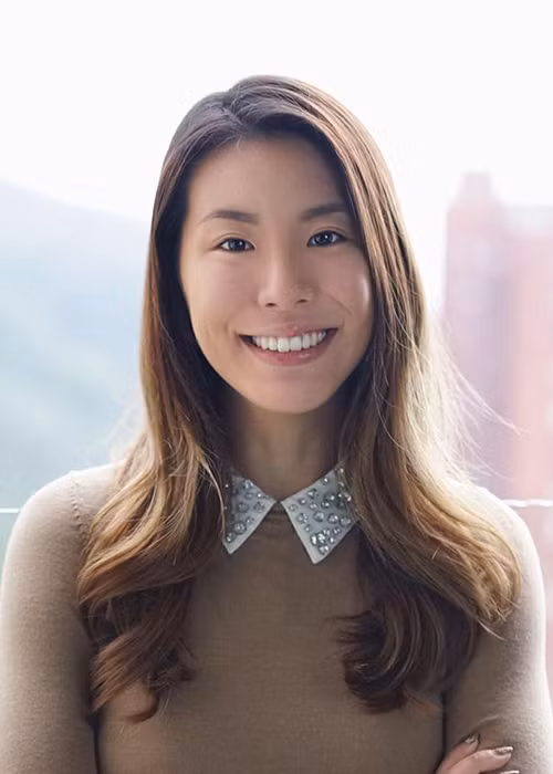 Người đẹp chia sẻ tại quê nhà, cô tích cực truyền kinh nghiệm vượt qua bệnh trầm cảm với tư cách là một nhà tâm lý học.