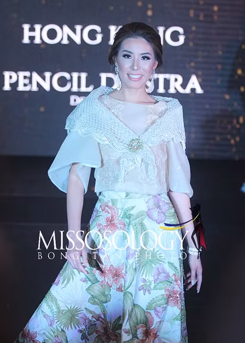 Nhan sắc của Sophia Ng gây tranh cãi khi có nhiều ý kiến cho rằng cô trông khá "dừ", không sáng sân khấu.