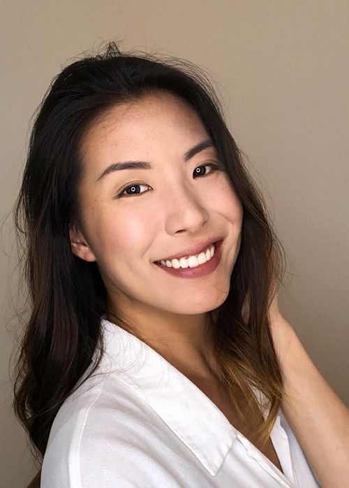 Ở đời thường, Sophia là cô gái thân thiện, giản dị, tràn đầy năng lượng.