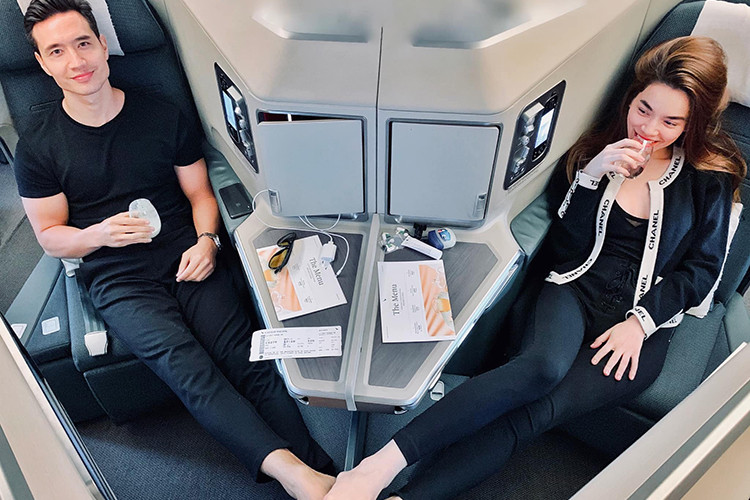 Trước nghi vấn làm đám cưới với Kim Lý vào tháng 3 tới đây, Hà Hồ phủ nhận. Cụ thể, khi ca sĩ Hồng Ngọc để lại bình luận chúc mừng, vợ cũ của Cường Đô la phản hồi rằng cô chỉ chuẩn bị ra một sản phẩm.