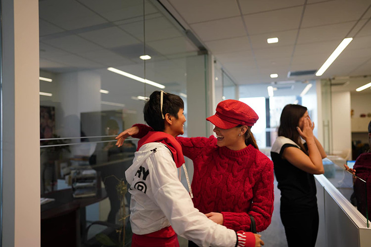 Ngoài Sarah, H'hen Niê còn dịp hội ngộ Hoa hậu Hoàn vũ Thế giới 2017 Demi-Leigh Nel-Peters.