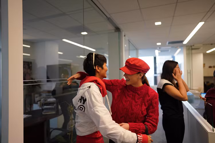 Ngoài Sarah, H'hen Niê còn dịp hội ngộ Hoa hậu Hoàn vũ Thế giới 2017 Demi-Leigh Nel-Peters.