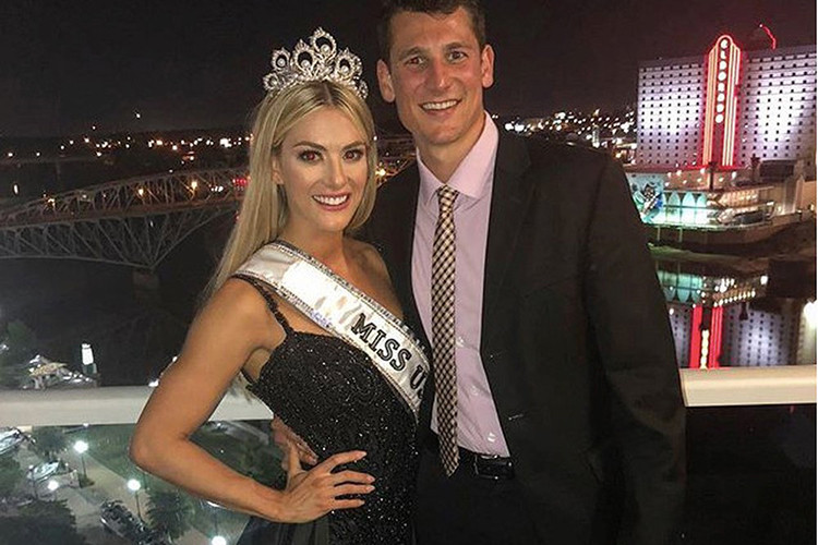 Sau cuộc thi Hoa hậu Hoàn vũ Thế giới 2018, Sarah đã được bạn trai cầu hôn. Người đẹp tiết lộ sau khi hết nhiệm kỳ, cô sẽ lên xe hoa.