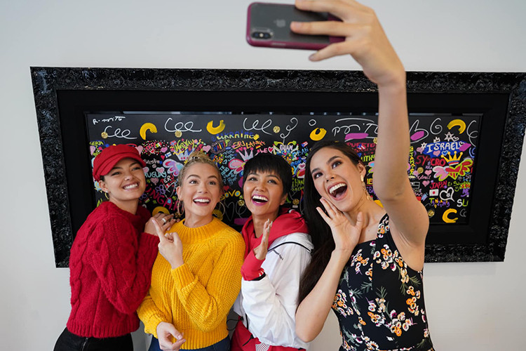 Đối với H'hen Niê, Catriona Gray giống như một người chị em thân thiết.