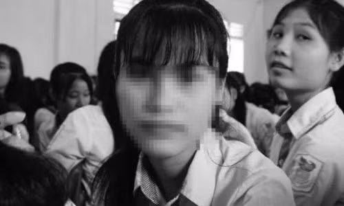 Nu sinh 2 lan dung cam chong lai tuc “bat vo” de den truong