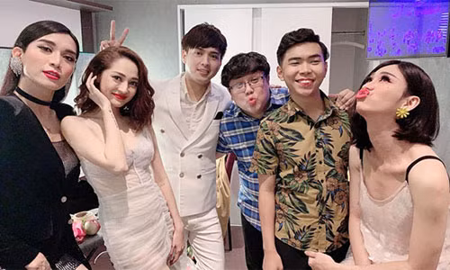 Ho Quang Hieu khoe anh tren giuong, nghin fan hoi la-Hinh-2