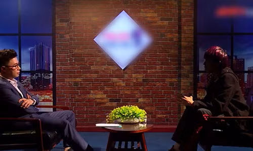 Nam ca si Viet 20 tuoi tiet lo bi ong bau ga tinh, danh dap vi tu choi