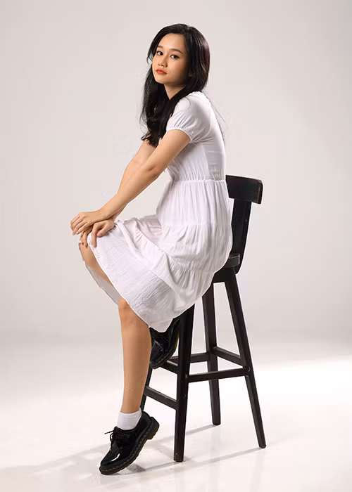 Trúc Anh vượt nhiều gương mặt để trở thành nàng thơ mới của đạo diễn Victor Vũ.