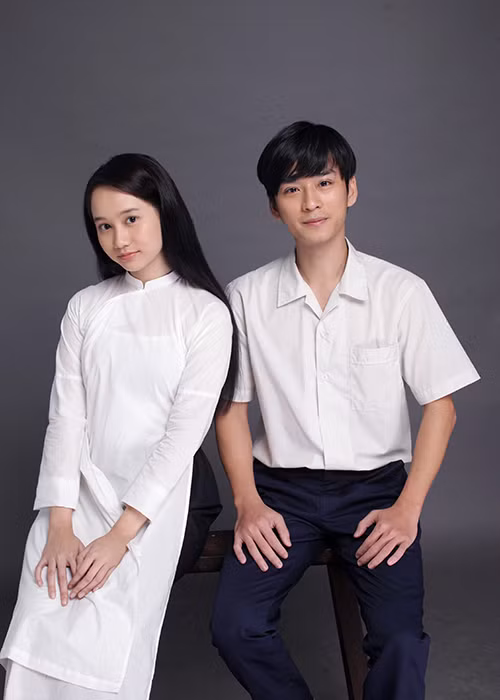 Ê-kíp phim "Mắt biếc" cũng vừa tung bộ ảnh hé lộ chân dung 2 gương mặt đóng chính phim "Mắt biếc".