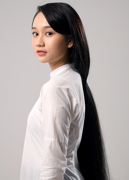 Ngay từ lần đầu diễn thử vai Hà Lan, cô đã khiến đạo diễn Victor Vũ phải bật dậy khỏi ghế ngồi vì phấn khích.