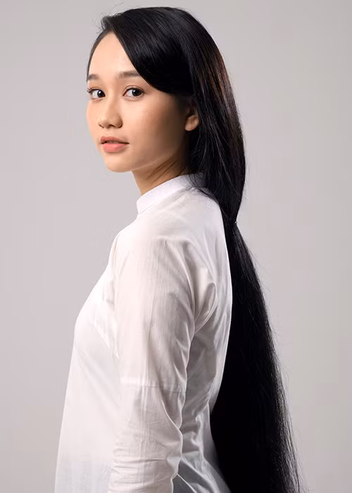 Ngay từ lần đầu diễn thử vai Hà Lan, cô đã khiến đạo diễn Victor Vũ phải bật dậy khỏi ghế ngồi vì phấn khích.