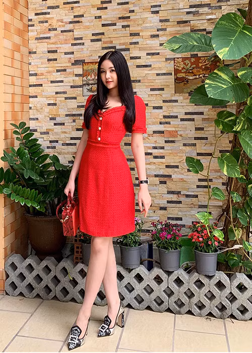 Cuối tháng 1 vừa qua, Ngân Anh gây ồn ào khi đi thi Hoa hậu Liên lục địa 2018 bất chấp không được Cục Nghệ thuật Biểu diễn cấp phép. Ảnh: FBNV