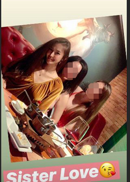 Linh Chi đóng Facebook nhưng vẫn sử dụng Instagram. Mới đây, cô chia sẻ hình ảnh vui vẻ bên bạn bè.