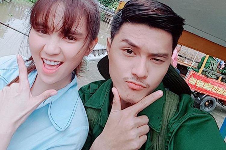 Đóng cùng Lâm Vinh Hải trong "Vu quy đại náo", Ngọc Trinh chia sẻ trên Vietnamnet rằng cô không để ý hay bàn cãi về những tranh cãi của dân mạng.