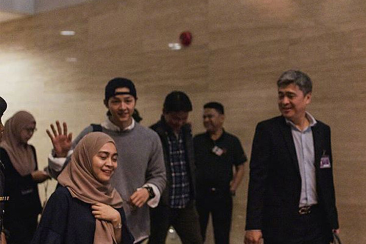 Tài tứ xứ Hàn sang Brunei cùng đoàn làm phim để ghi hình bộ phim “Asadal”. Ảnh: Sina