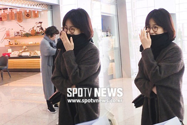 Trước khi phủ nhận tin đồn ly hôn, Song Hye Kyo liên tục bị soi không còn đeo nhẫn cưới. Ảnh: Spotvnews