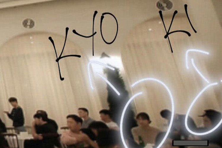 Lâu nay, Song Joong Ki và bà xã luôn gắn bó không rời. Ảnh: Sina