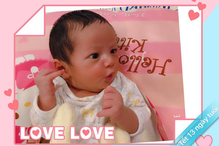 Thanh Thúy chia sẻ hình ảnh quý tử mới sinh làm "mắt lé" vô cùng hài hước.