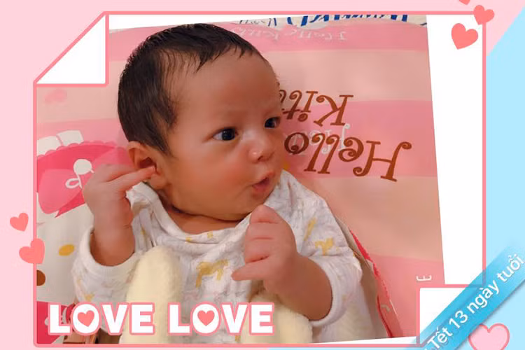 Thanh Thúy chia sẻ hình ảnh quý tử mới sinh làm "mắt lé" vô cùng hài hước.