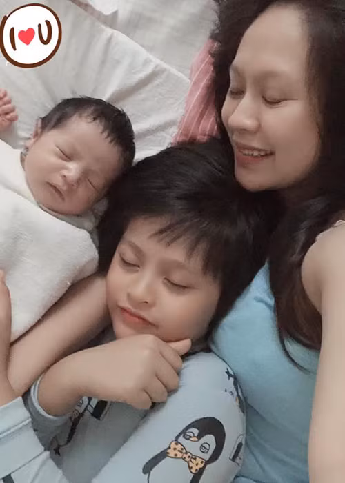 Trải qua 11 năm về chung một nhà có không ít sóng gió, Thanh Thúy và Đức Thịnh đang có tổ ấm vô cùng hạnh phúc.