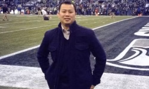 Cuu giam doc Microsoft goc Viet trom ban lai 1 trieu USD ve Super Bowl