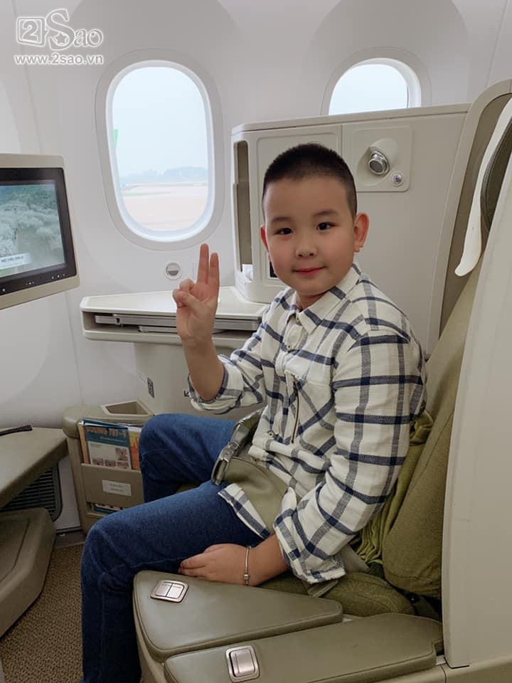 Thật bất ngờ, bé Su giờ đây đã rất ra dáng và sở hữu gương mặt điển trai. Cậu bé 9 tuổi được nhận xét là rất giống bố.