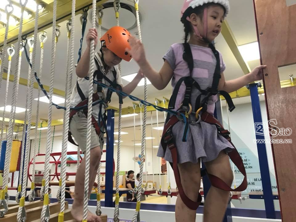 Bẵng đi một thời gian, 2 con của Thùy Lâm giờ đây đã cao lớn bất ngờ. Su và Mon càng lớn càng xinh xắn, đáng yêu. Những hình ảnh phổng phao của cặp "tiên đồng - ngọc nữ" được cựu Hoa hậu Hoàn vũ Việt Nam chia sẻ trong dịp đầu năm 2019 khiến người hâm mộ không khỏi thích thú.