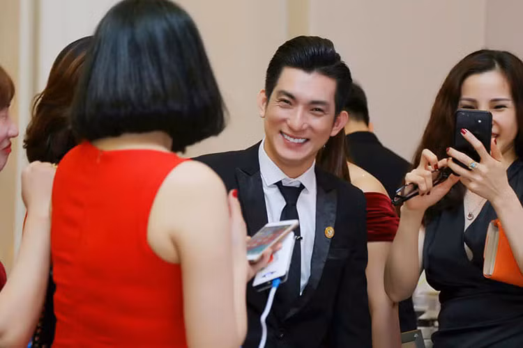 Sau khi kết thúc cuộc hôn nhân ồn ào với Phi Thanh Vân, Bảo Duy đã mở công ty sản xuất mỹ phẩm giống vợ cũ.