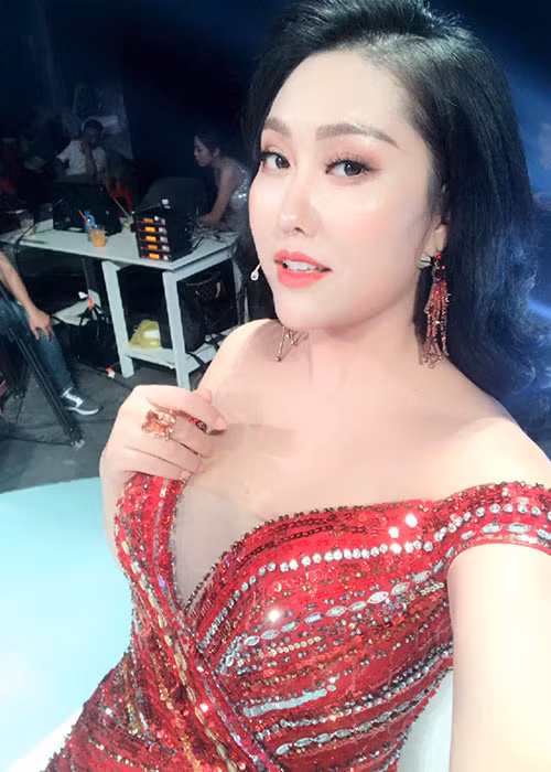 Hiện tại trước thông tin Bảo Duy nợ nần, uống thuốc tự tử, Phi Thanh Vân tỏ ra không hề bận tâm.