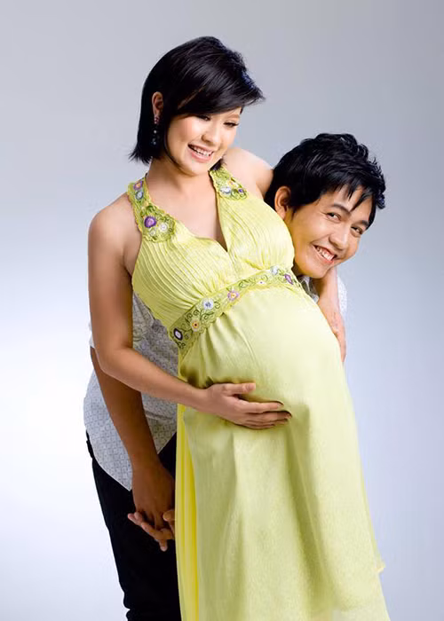 Hạnh phúc thêm viên mãn khi Thanh Thúy mang bầu và hạ sinh con trai đầu lòng vào năm 2009.