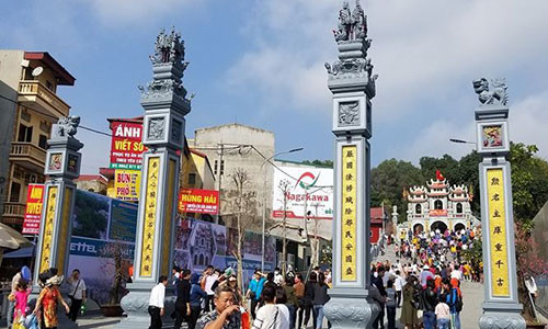 Bien nguoi chen chan 