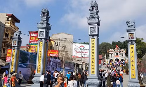 Bien nguoi chen chan 