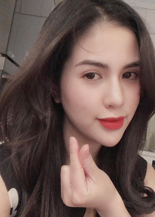 Việc bà xã của Việt Anh khoe khoảnh khắc hẹn hò bên chồng được cho là động thái dập tan tin đồn tình cảm rạn nứt đã rộ lên trong thời gian gần đây.