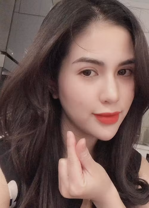 Việc bà xã của Việt Anh khoe khoảnh khắc hẹn hò bên chồng được cho là động thái dập tan tin đồn tình cảm rạn nứt đã rộ lên trong thời gian gần đây.