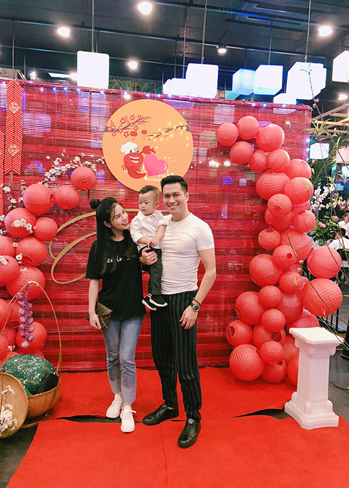 Nam diễn viên phim "Người phán xử" tái hôn với Trần Hương sau khi qua một lần đò và có một cô con gái.