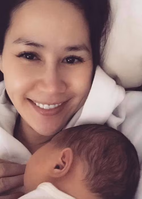 Được biết, Thân Thúy Hà sinh con gái thứ hai ở Mỹ khi đã bước sang tuổi 41.