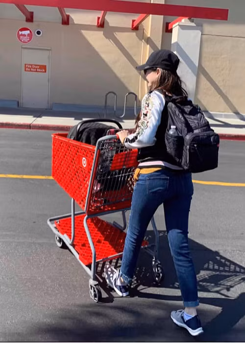 Nữ diễn viên cũng không công khai danh tính bố của con gái mới sinh.