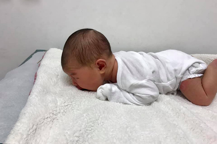 Nữ diễn viên gần đây liên tục đăng tải hình ảnh thiên thần nhỏ của mình trên trang cá nhân.