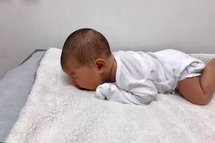 Nữ diễn viên gần đây liên tục đăng tải hình ảnh thiên thần nhỏ của mình trên trang cá nhân.