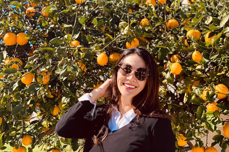 Thân Thúy Hà đều đặn cập nhật hình ảnh sang Mỹ sinh con.