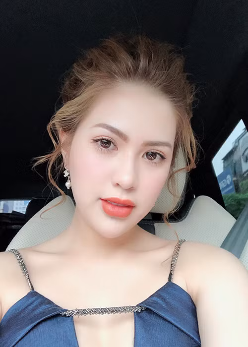 Trên Ngôi sao vào năm 2016, Trần Hương tiết lộ Việt Anh hơi gia trưởng một chút nhưng rất chiều vợ.