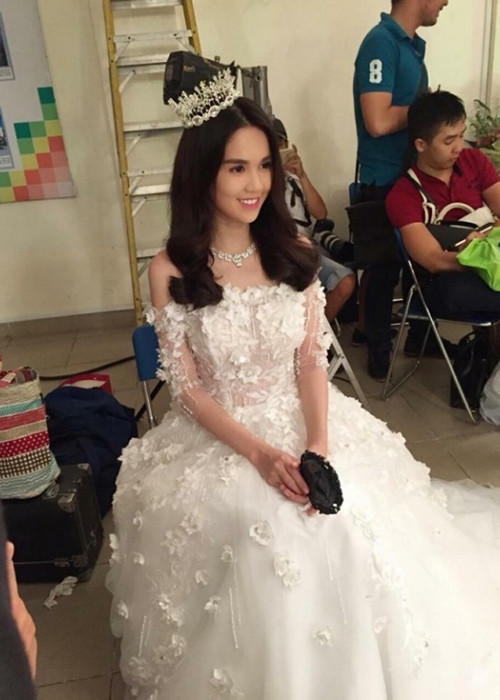 Đề cập đến bạn trai, Ngọc Trinh cho biết người yêu đã lớn tuổi nên ngại chuyện đám cưới. Ảnh: FBNV