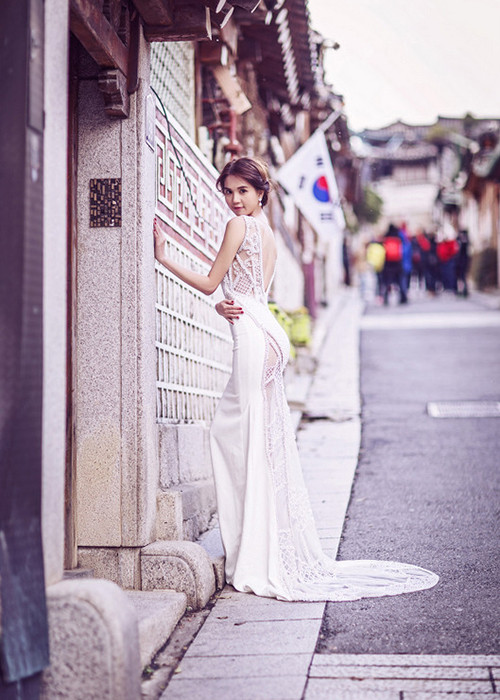 Người đẹp còn cho rằng việc lấy chồng, sinh con cũng tùy vào duyên số. Ảnh: Công Lý