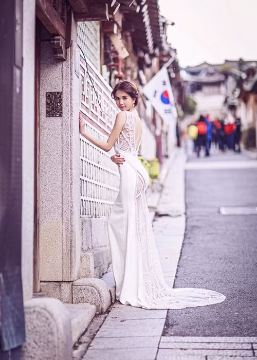 Người đẹp còn cho rằng việc lấy chồng, sinh con cũng tùy vào duyên số. Ảnh: Công Lý