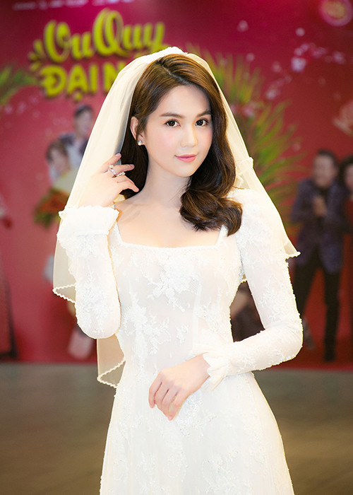 Mới đây, xuất hiện trong buổi ra mắt bộ phim "Vu quy đại náo", Ngọc Trinh bất ngờ diện váy cưới. Ảnh: FBNV