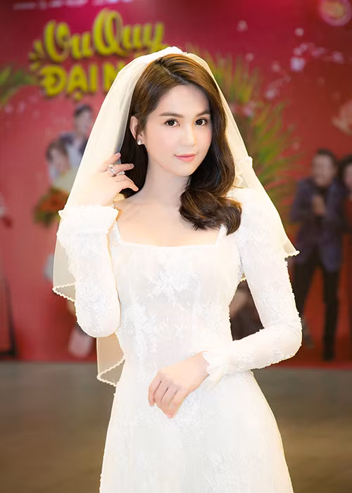 Mới đây, xuất hiện trong buổi ra mắt bộ phim "Vu quy đại náo", Ngọc Trinh bất ngờ diện váy cưới. Ảnh: FBNV